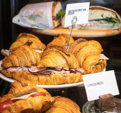 Fresh food on the go,200 South Wacker, Mojo Cafe, Breakfast and great coffee in Chicago The Loop.
